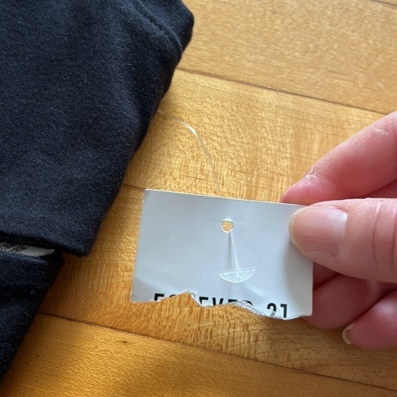 NWT Forever 21 Cropped Twist Crossover Top - Picture 2 of 8